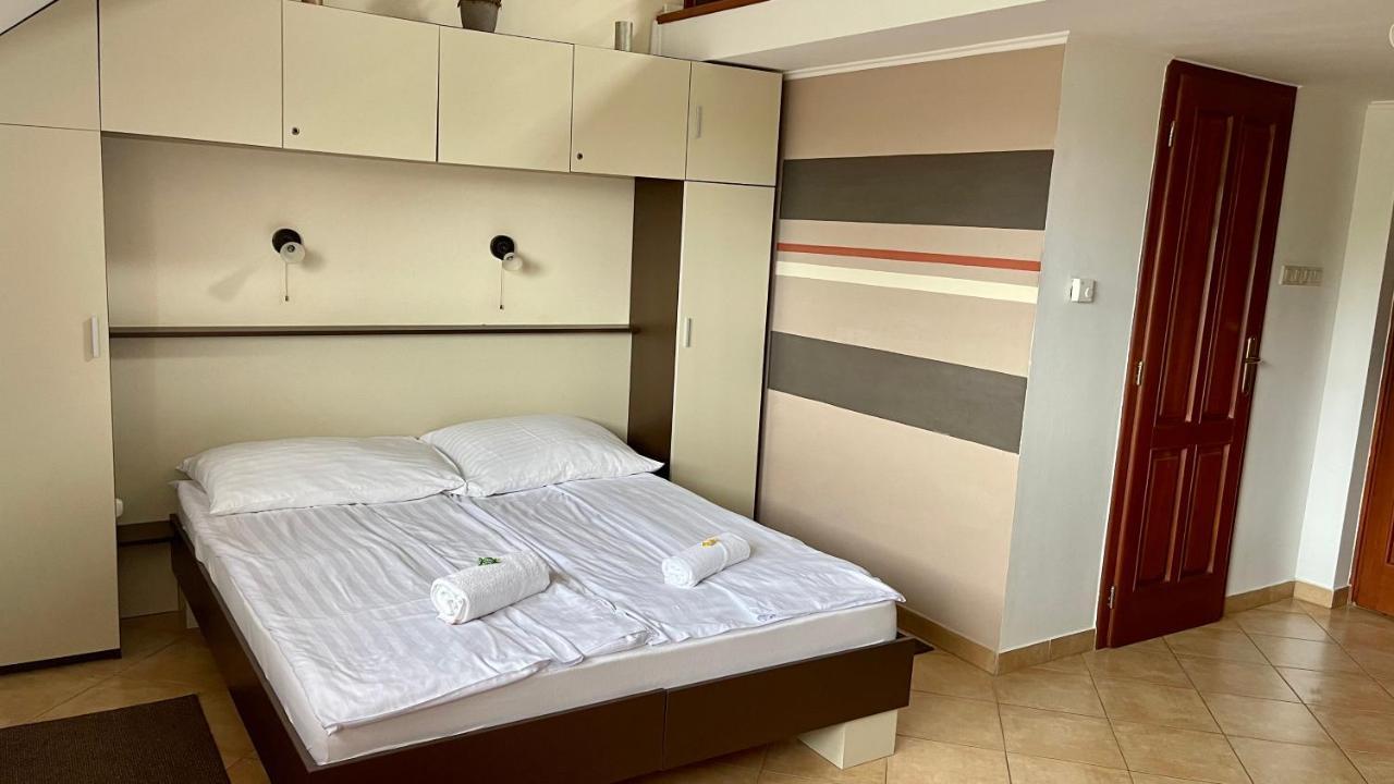 Gyula Var Panorama Apartman エクステリア 写真